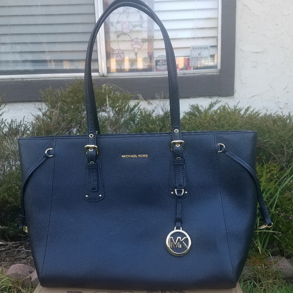 Large black Michael Kors purse EUC